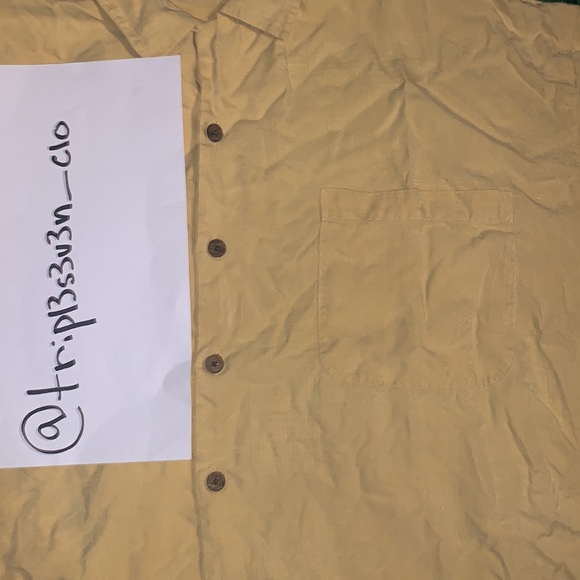 Tommy Bahama Hawaiian Button down - Picture 2 of 5